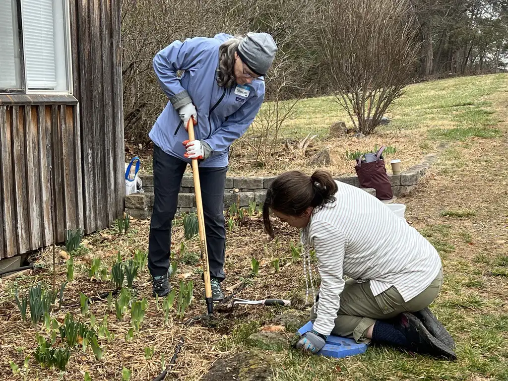 Volunteering-gardening Volunteering